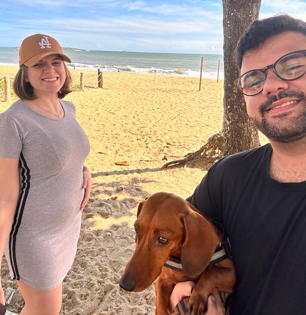 Clesiane e Joo Paulo moram em Itaparica e frequentam a praia com frequncia. — Foto: Arquivo pessoal
