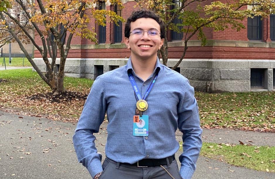 Aprovado em Medicina, aluno da rede estadual coleciona medalhas em olimpíadas