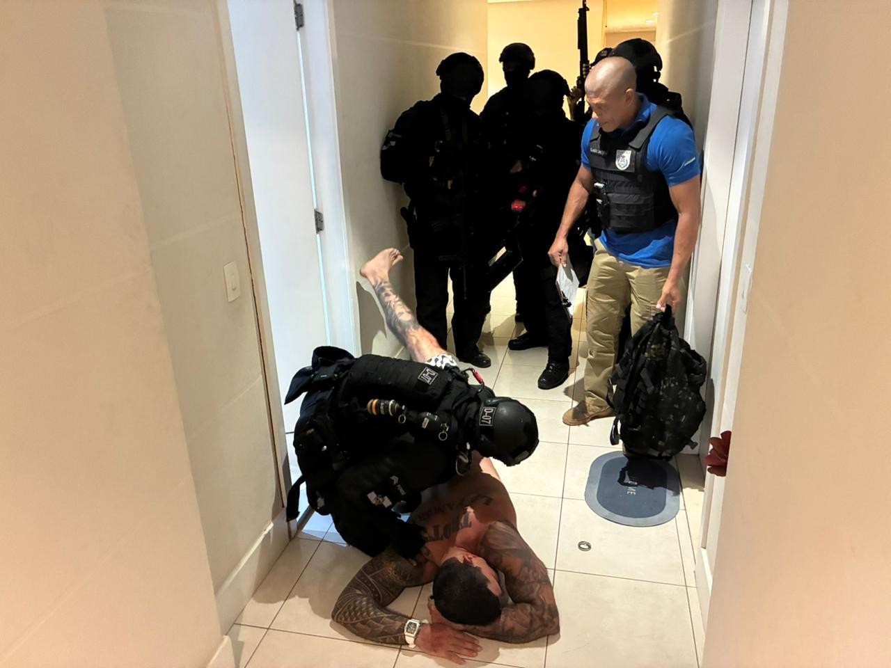 Homem faz a ex e a própria filha, de 1 ano, reféns na Barra da Tijuca e acaba preso pelo Bope