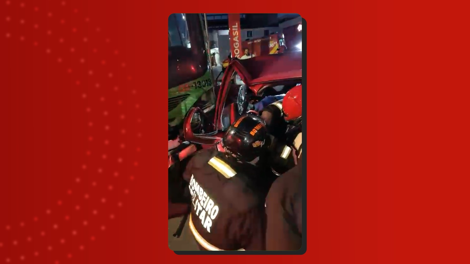 Acidente deixa motorista preso às ferragens após colisão na Zona Sul de Manaus; VÍDEO