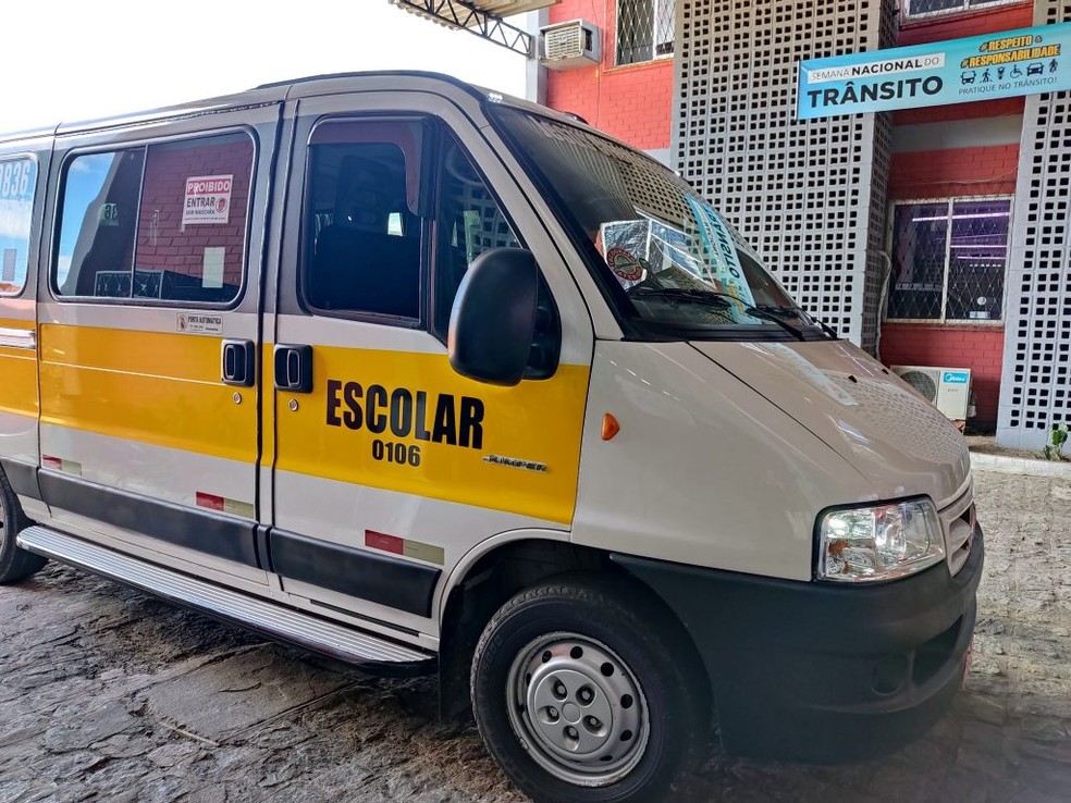 Ve culos de transporte escolar recebem vistoria da Semob JP nesta