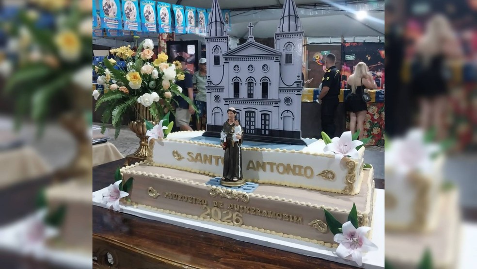 Bolo de Santo Antônio é arrematado por R$ 50,5 mil em leilão de paróquia em Quixeramobim (CE) — Foto: Arquivo pessoal/Nayara Almeida