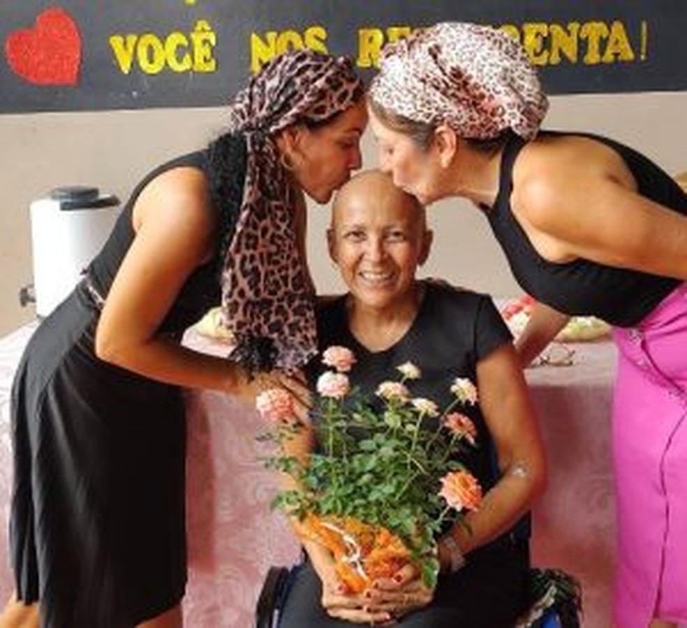 Edilene Jesus de Araújo, durante homenagem em seu retorno à sala de aula — Foto: Reprodução