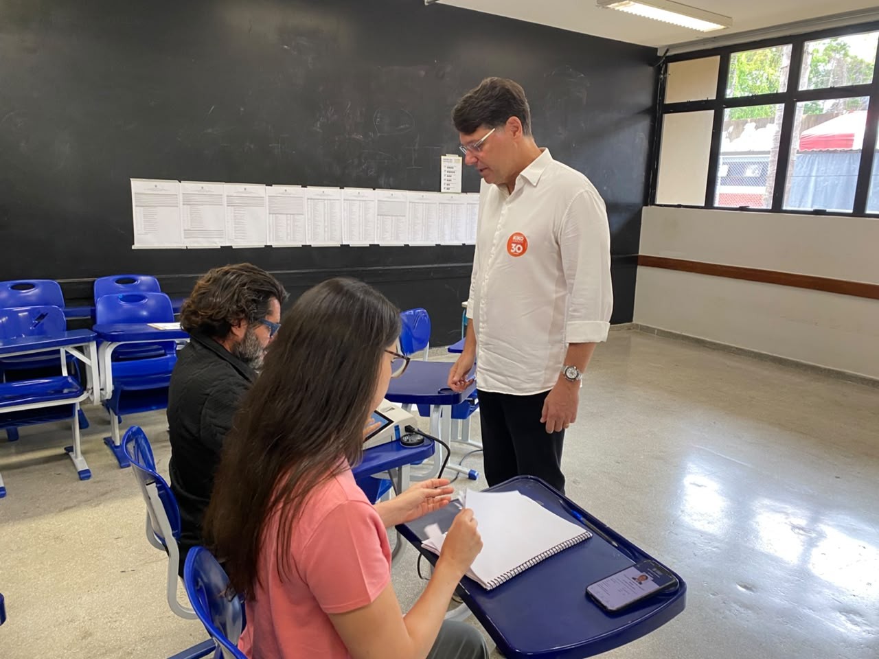 Kiko Caputo (Novo) vota no Lago Sul, no DF