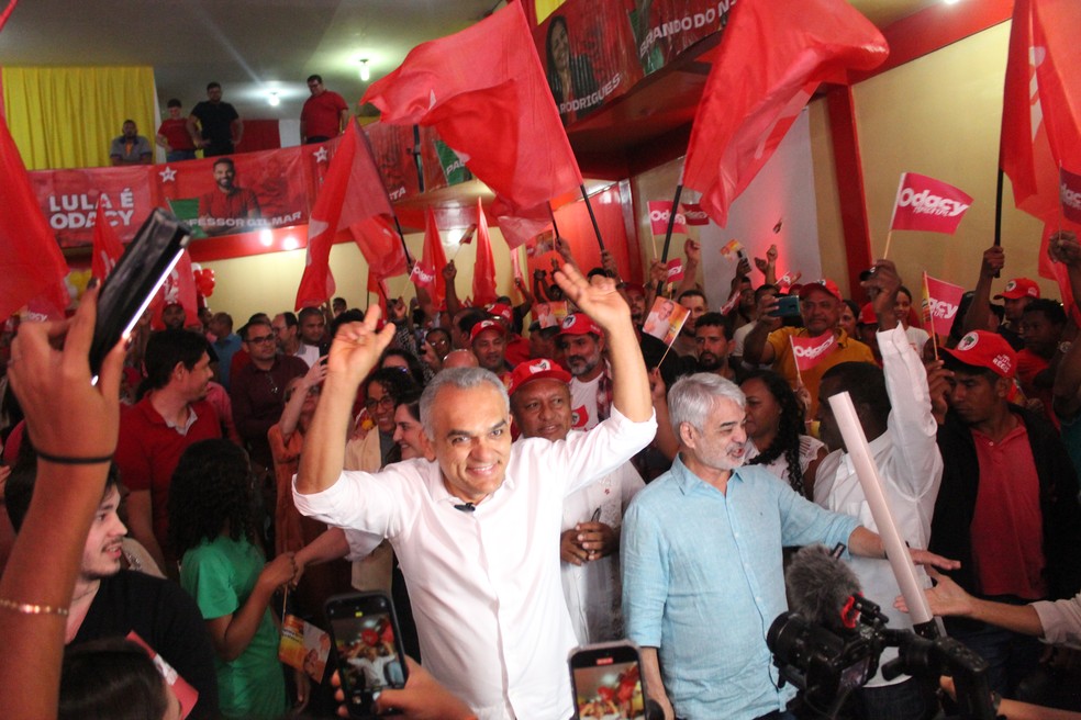 Federação Brasil da Esperança, formada pelo PT, PCdoB e PV oficializou a candidatura de Odacy Amorim à Prefeito de Petrolina — Foto: Andressa Silva / g1 Petrolina