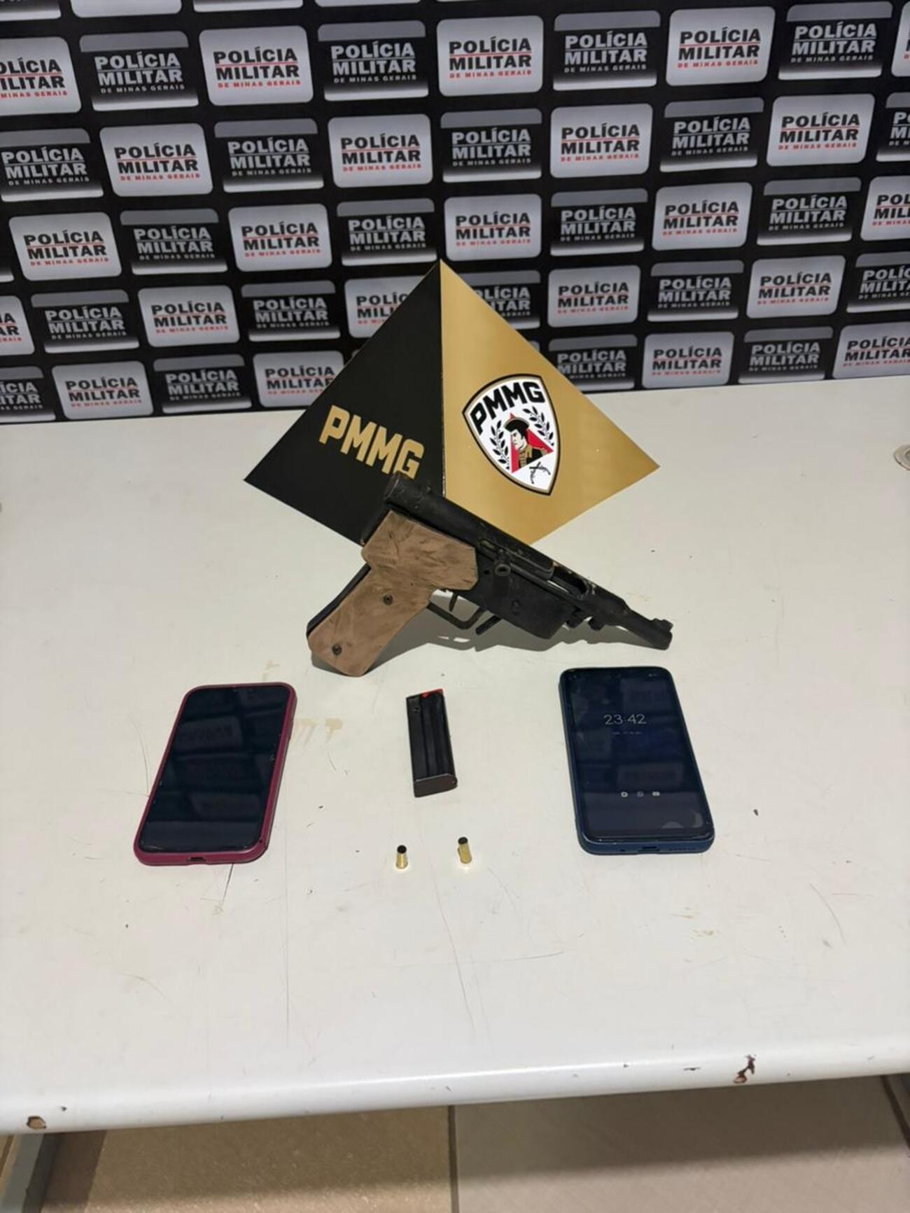 Homem é preso com arma após denúncias de que tiros haviam sido disparados em festa