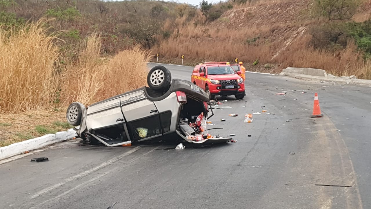 Motorista morre depois de carro ser atingido por semi-reboque de carreta na BR-251