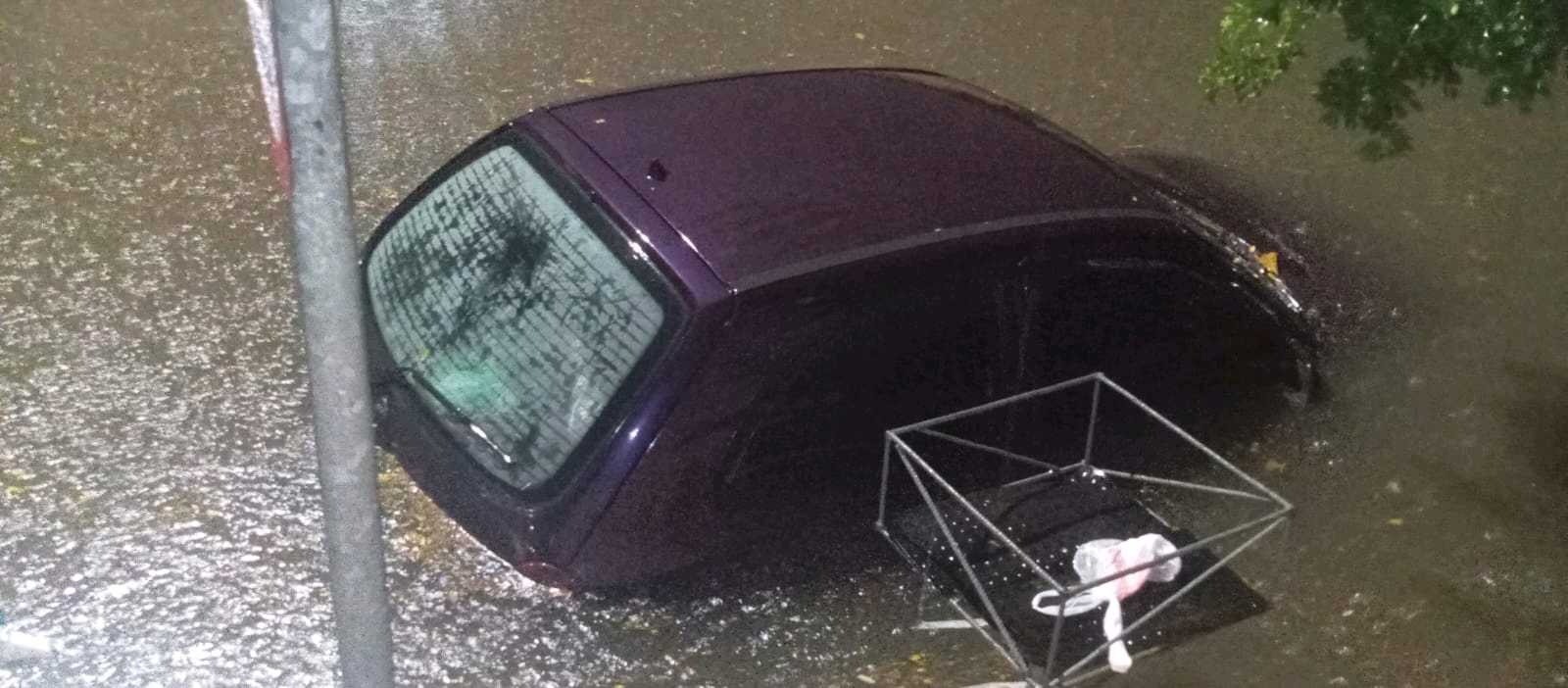 Chuva alaga Centro Esportivo e hospital de São José dos Campos; veja vídeo