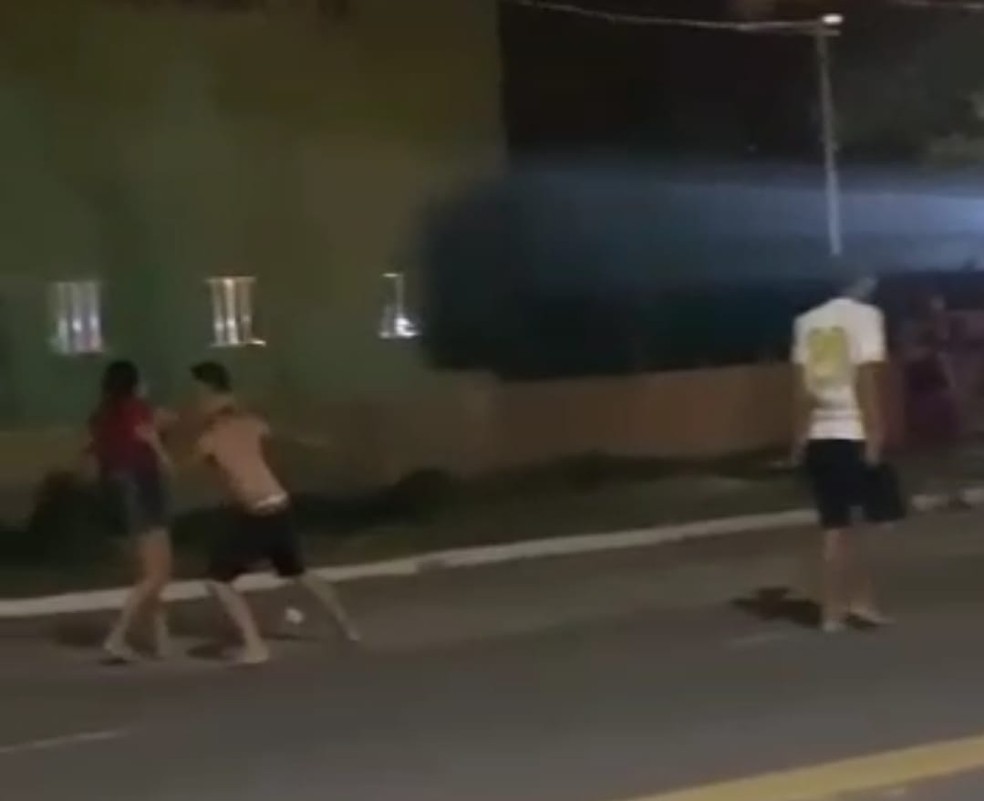 Mulheres batendo punheta no homem