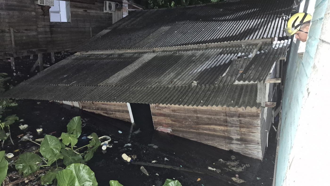 Desabamento em área de ponte no Amapá deixa casas em risco; imóvel estava vazio