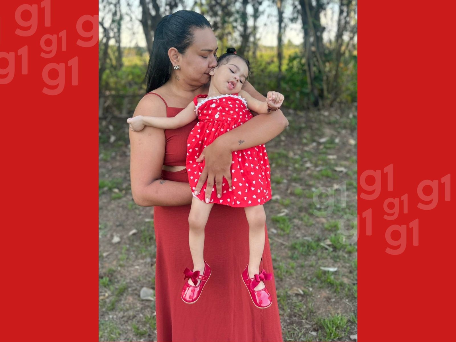 Mãe vende doces no AC para arrecadar recursos e levar filha para tratamento no Rio de Janeiro
