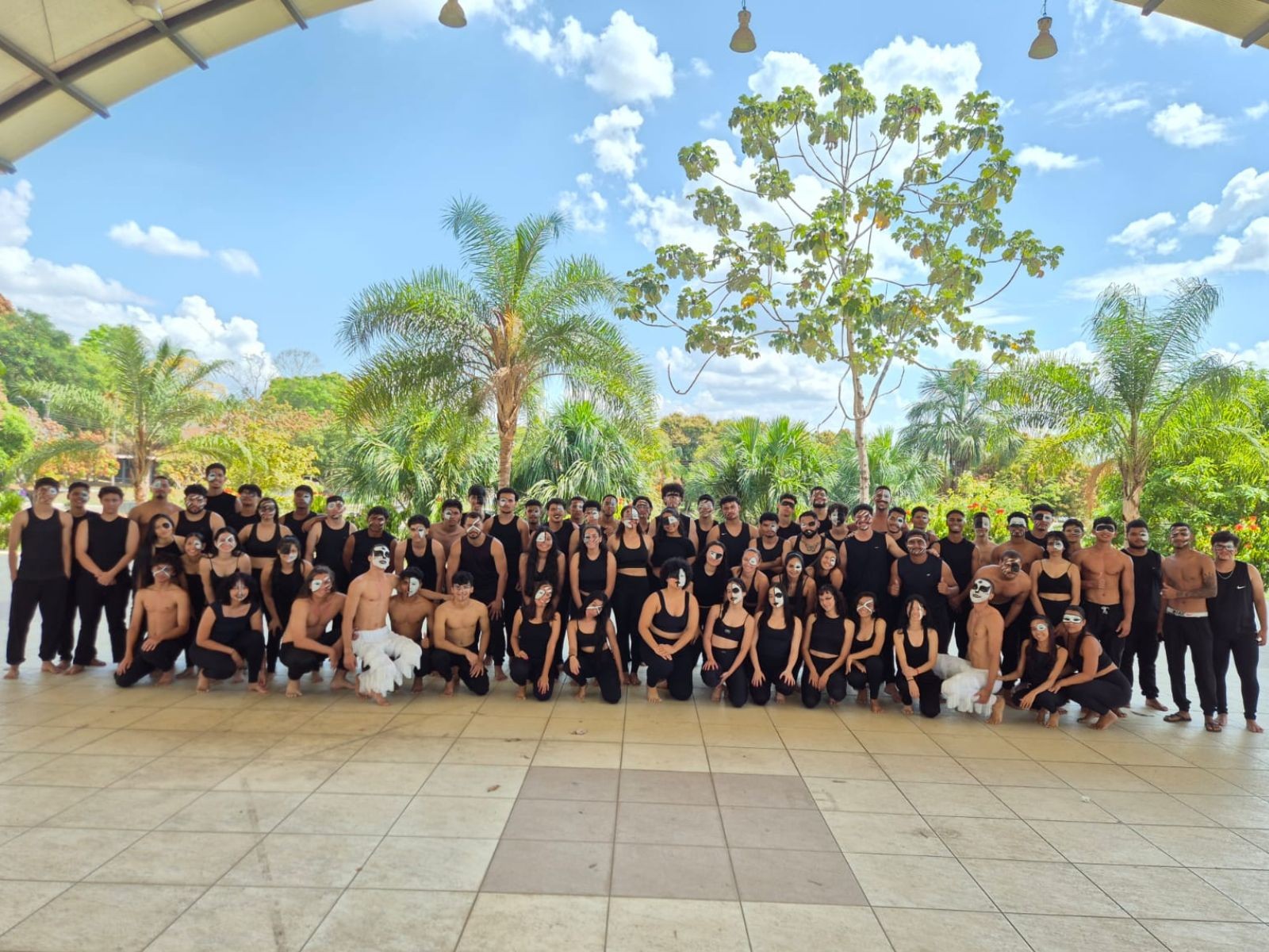 Grupo com 90 alunos do AC faz performace de 'Homem com H' de Ney Matogrosso: 'Arte liberta'