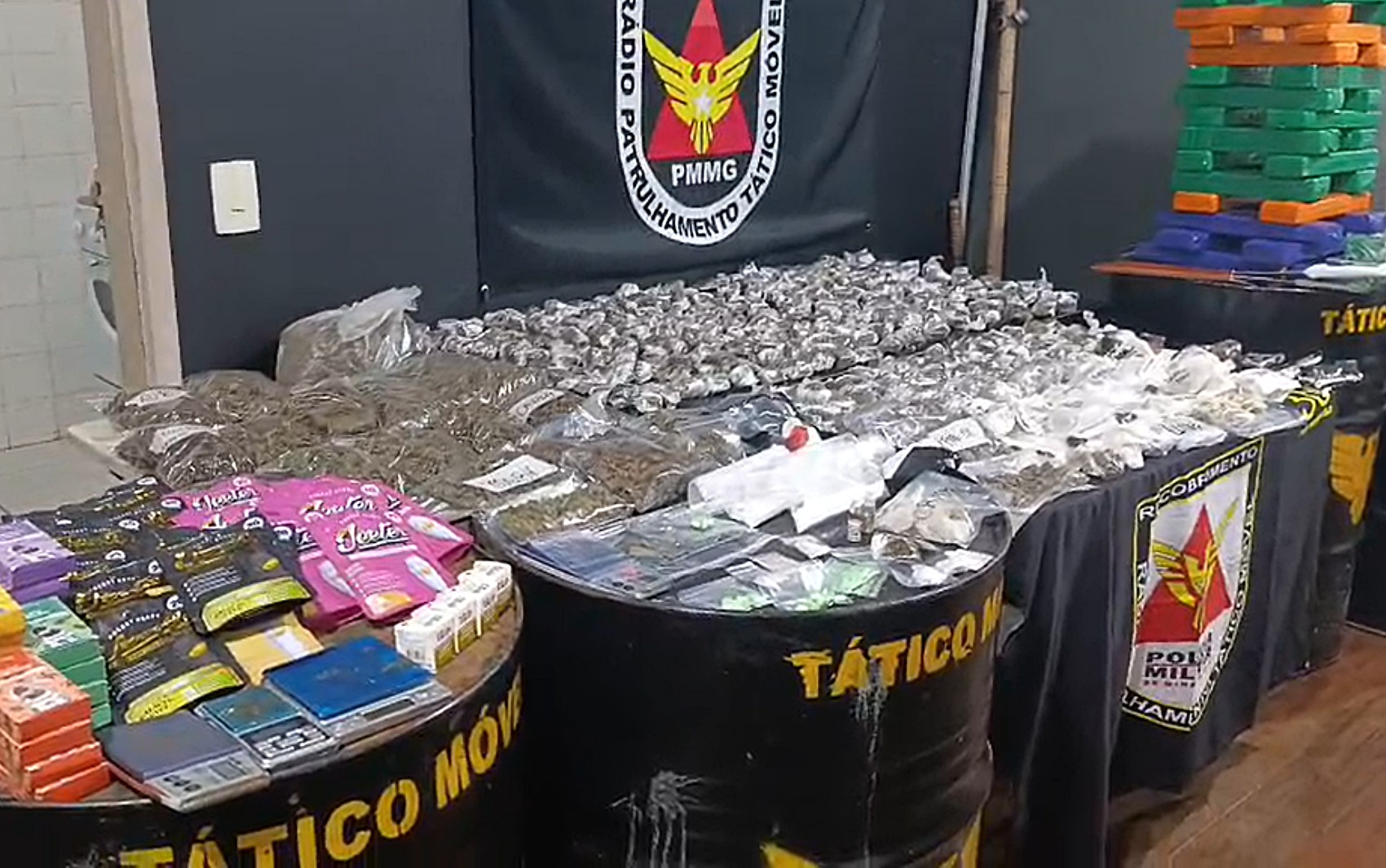 Operação da PM apreende drogas e desmantela esquema de 'delivery' em Poços de Caldas, MG