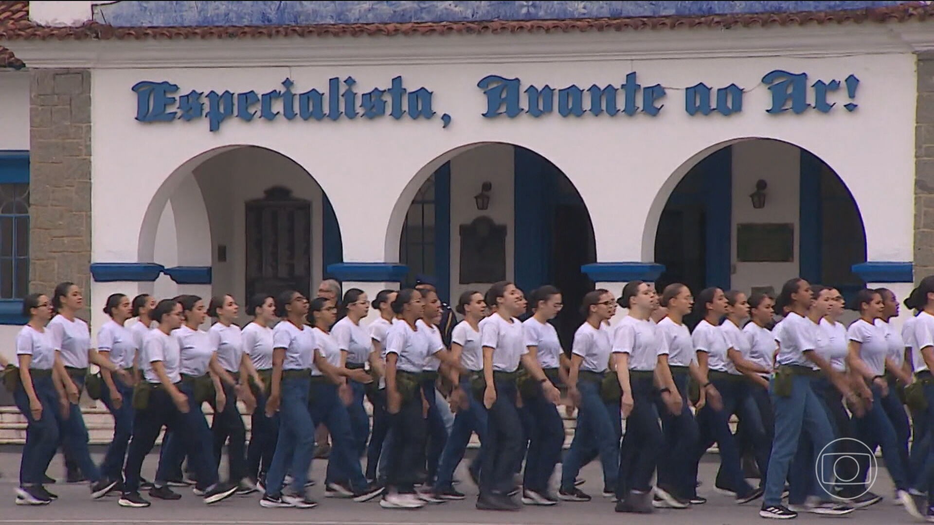 Brasileiras se alistam nas Forças Armadas numa disputa de 23 candidatas por vaga