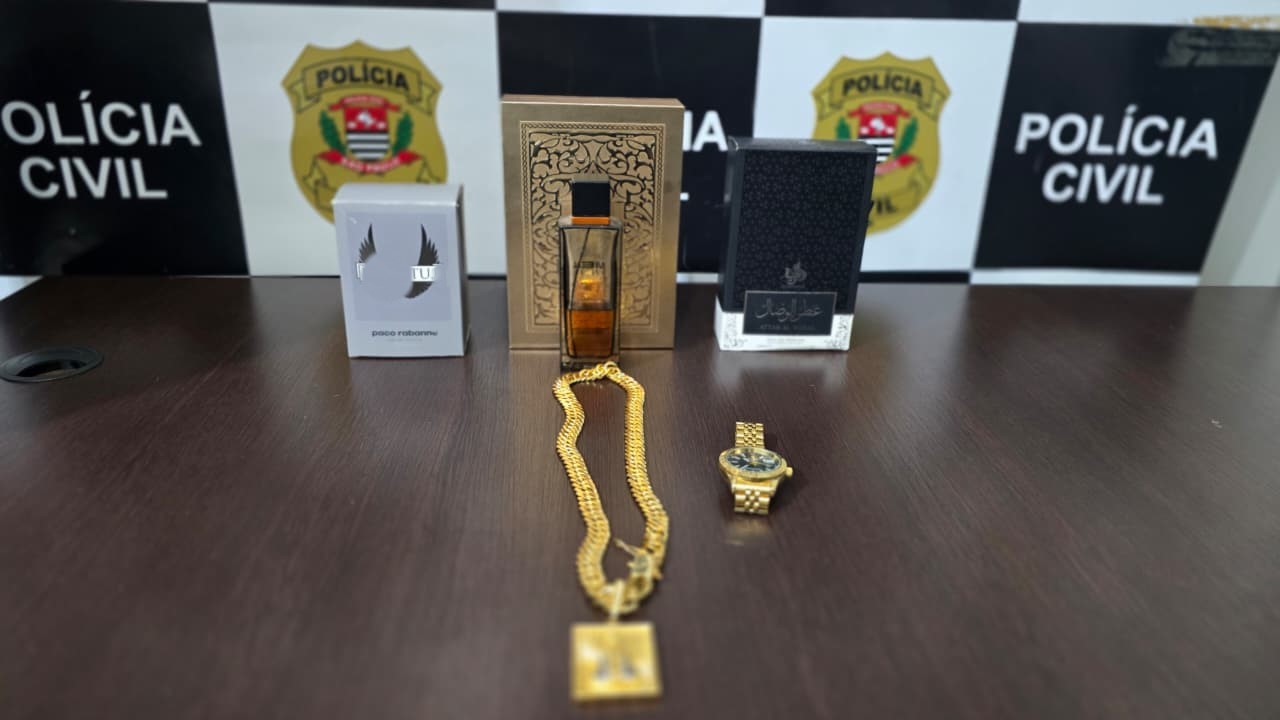 Vizinho é preso por furto à residência após escalar muros de casas e levar relógio, semijoias e perfumes em Santa Bárbara 