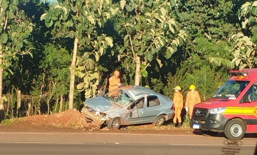 Sem cinto de segurança, motorista morre após ser arremessado de carro que capotou em rodovia de MS
