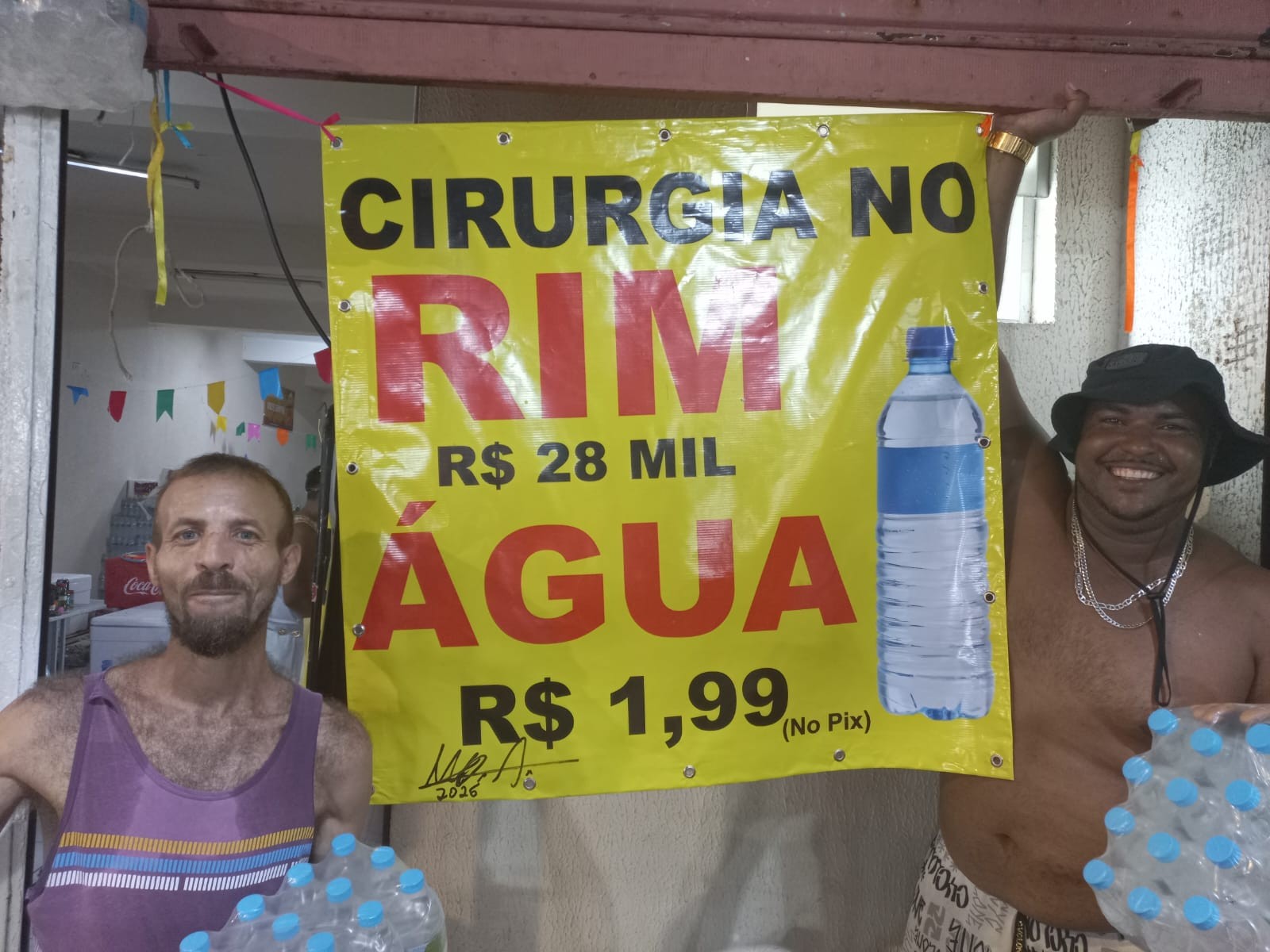 Do banheiro 'mais cheiroso do carnaval' a placas bem-humoradas: veja estratégias para fazer foliões gastarem no carnaval do Recife; VÍDEO