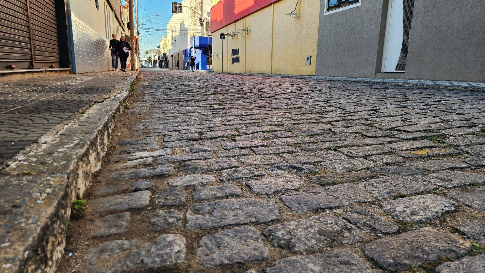Prefeitura de Taubaté implanta mais de 40 vagas de Zona Azul em rua do Centro
