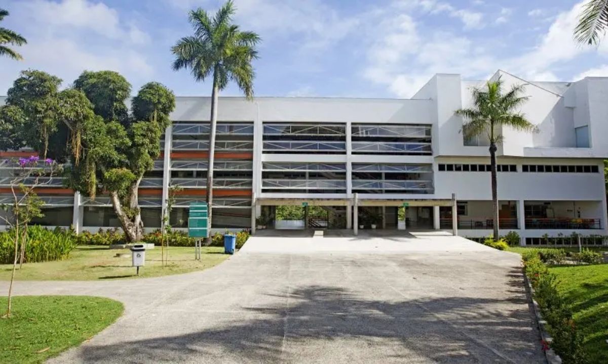 Programa oferece bolsas para graduação em medicina a egressos de escola pública em universidade de Salvador