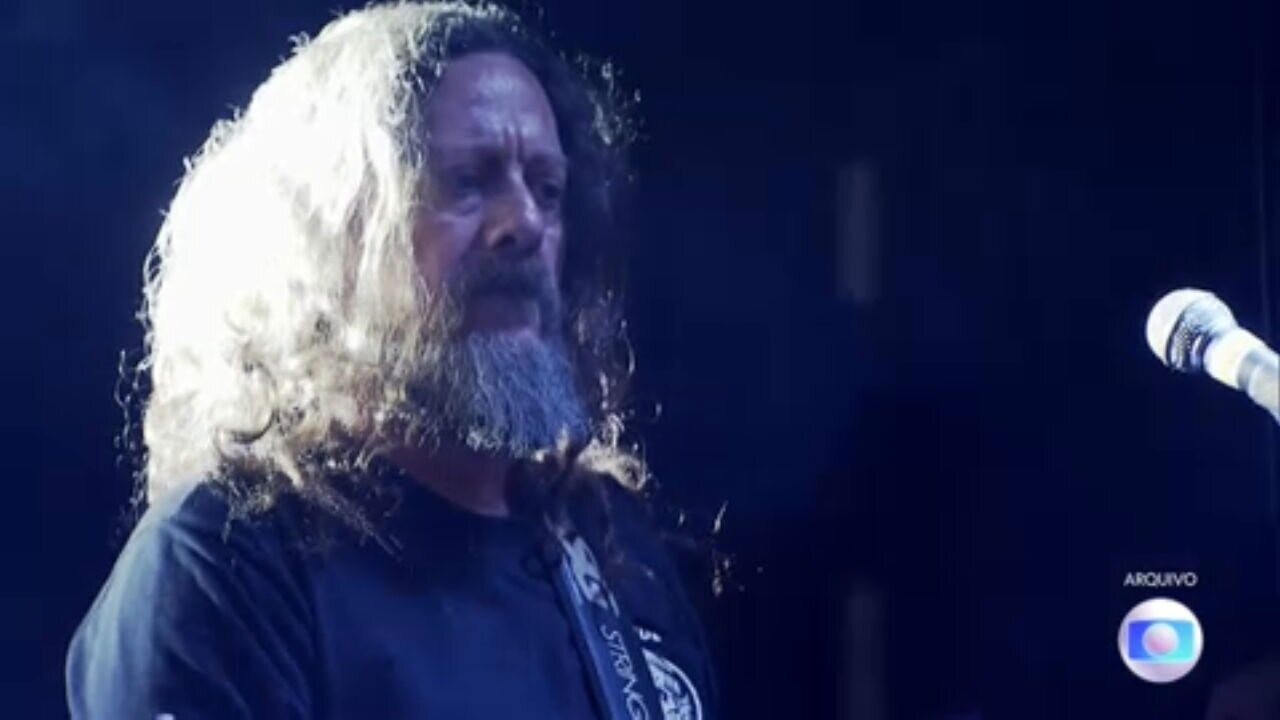 Morre Canisso, baixista da banda Raimundos, aos 57 anos | G1