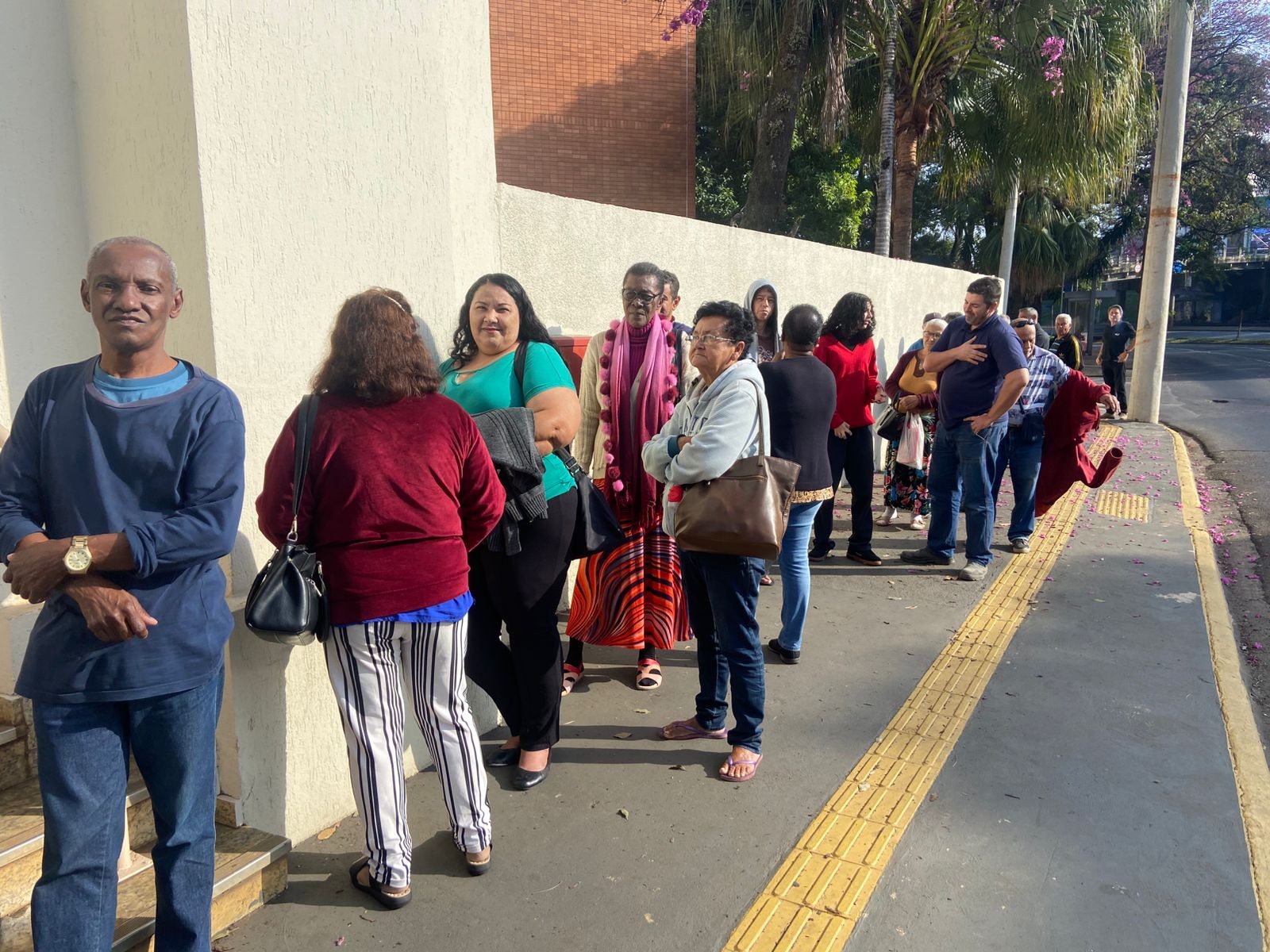 Fraude no INSS: após anúncio de prazo para adesão a ressarcimento, Correios têm fila de espera em Piracicaba; entenda 