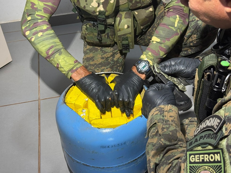 Mais de 22 kg de droga foram encontradas dentro de uma botija de gás em Brasiléia nesta quarta-feira (7) — Foto: Arquivo/Gefron-AC