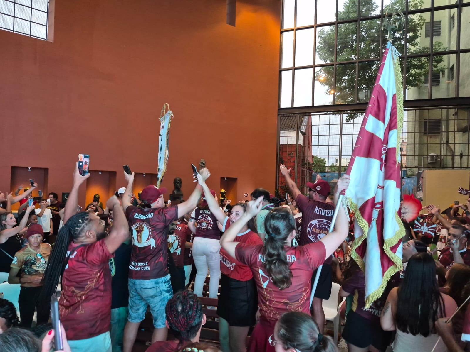 Deixa Falar é a grande campeã do Carnaval 2026 de Curitiba; estreante Rosa do Povo vence no Grupo de Acesso