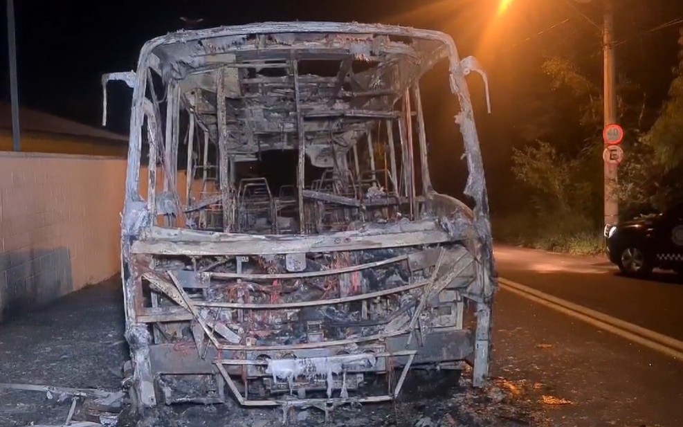 Polícia Civil investiga incêndios a dois ônibus na mesma noite em Limeira