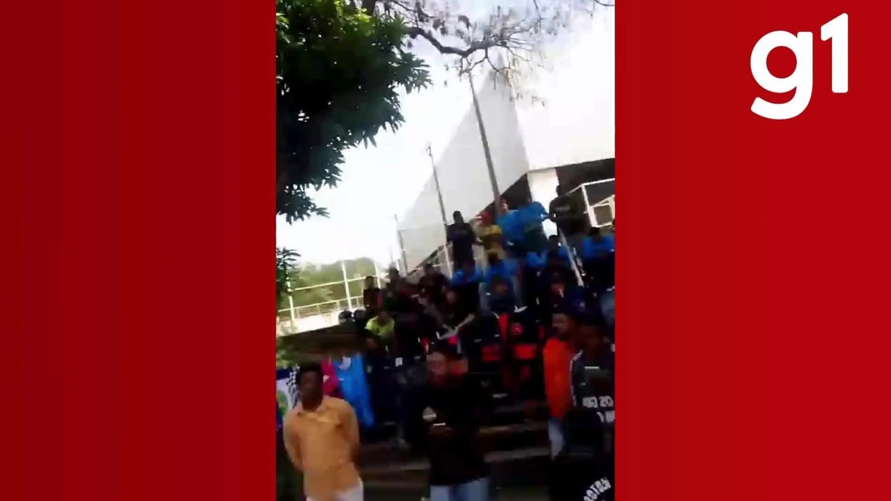 Entregadores por aplicativo aderem à paralisação nacional e protestam em Cuiabá