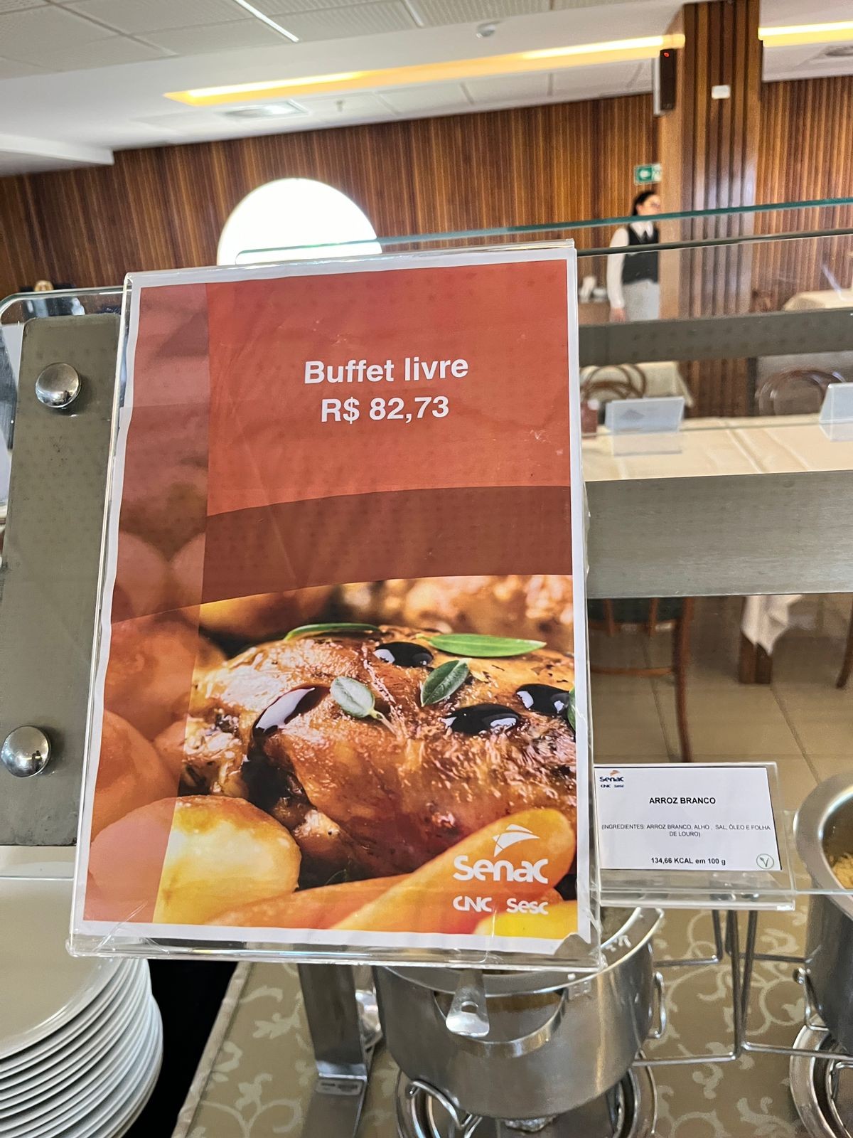 Veja quanto custa comer no Congresso e nos arredores; valor do buffet ultrapassa os R$ 80