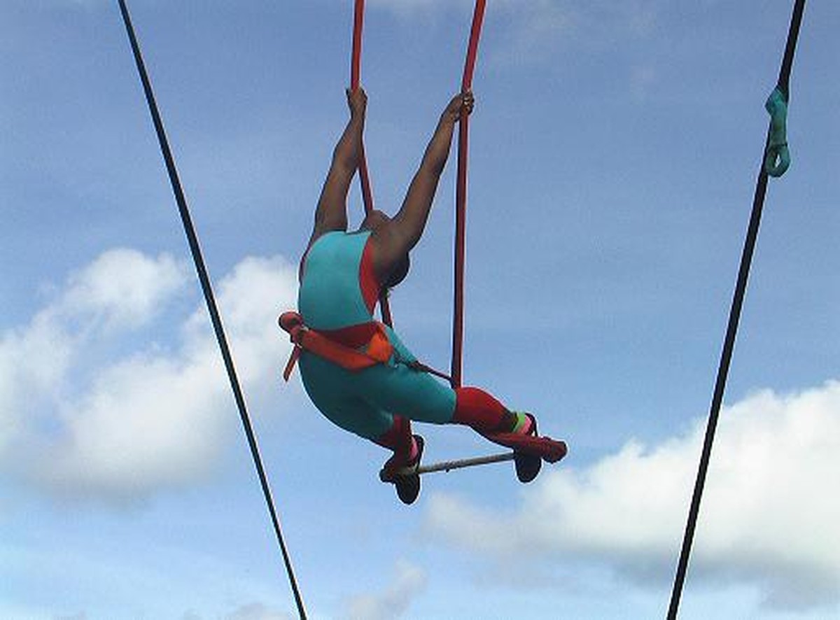 Curso gratuito de iniciação circense é oferecido em Salvador; veja como se inscrever