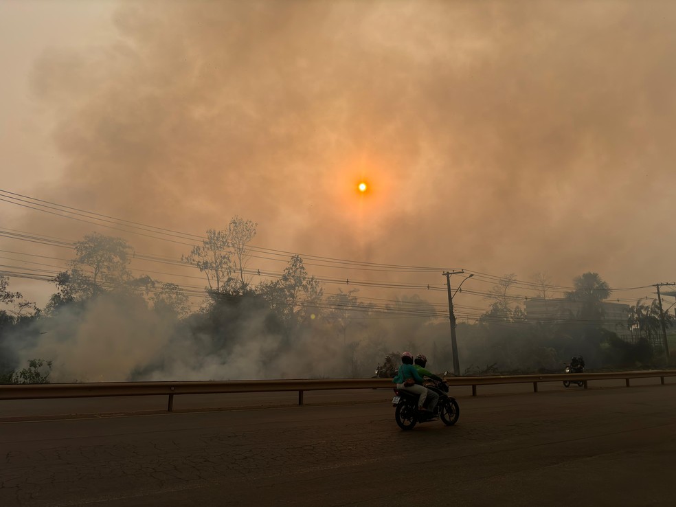 Incêndio na BR-364, em Rio Branco — Foto: Júnior Andrade/Rede Amazônica Acre