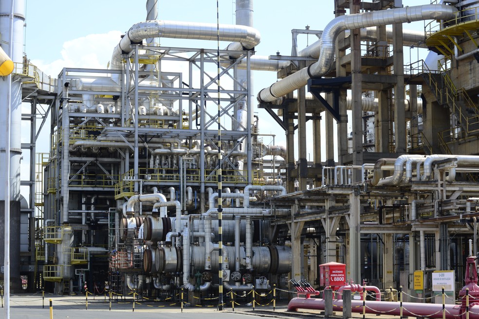 Replan, a maior refinaria de petróleo da Petrobras, fica em Paulínia (SP) — Foto: Júlio César Costa/g1