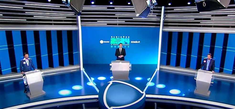 Debate de segundo turno entre os candidatos Ricardo Nunes e Guilherme Boulos — Foto: Reprodução Record TV