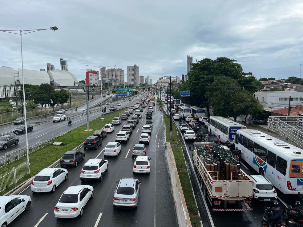 Congestionamento na BR-101 na altura do conjunto Potilândia, em Natal — Foto: Philipe Salvador/Inter TV Cabugi