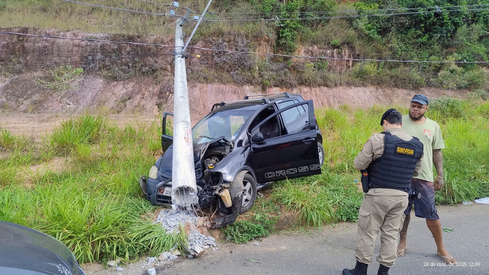 Motorista de aplicativo morre após passar mal e bater em poste em Coronel Fabriciano