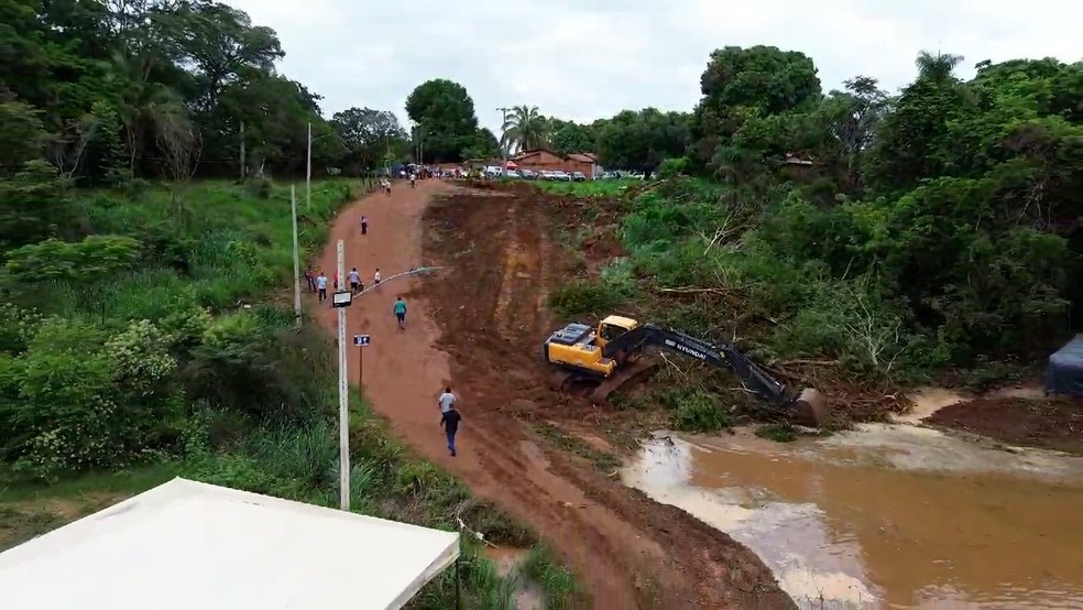 Obras para construção de acesso das balsas são iniciadas — Foto: Reprodução/Sirley Freitas