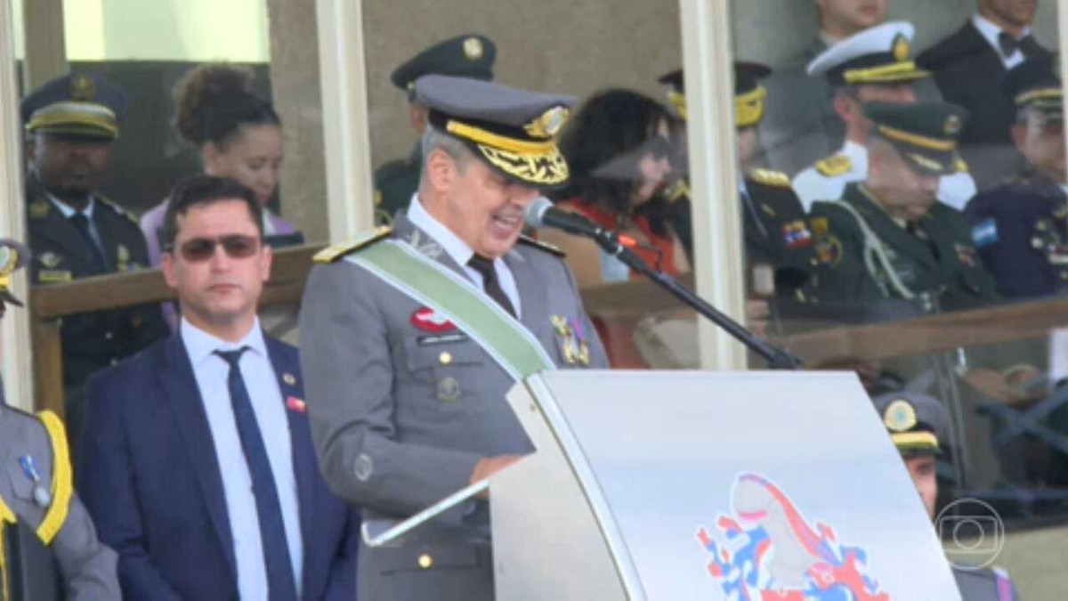 Comandante do Exército reafirma o compromisso das Forças Armadas com a democracia
