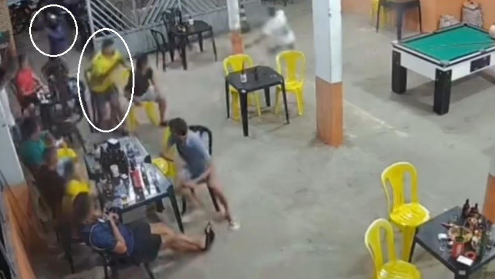 Cliente foi morto a tiros enquanto assistia o jogo do Brasil em bar na cidade de Farias Brito, no Ceará. — Foto: Reprodução