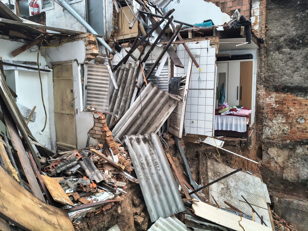 Resid&ecirc;ncia atingida por deslizamento de terra na Brasil&acirc;ndia, Zona Norte de SP &mdash; Foto: Reprodu&ccedil;&atilde;o