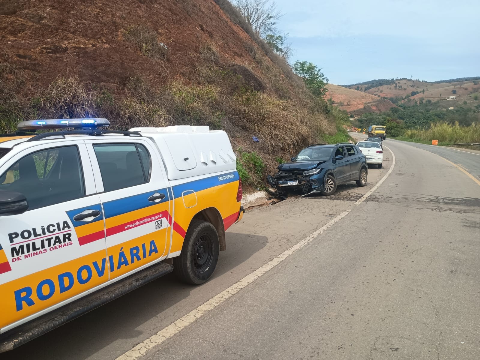 Acidente entre dois carros deixa quatro pessoas feridas na BR-458, em Iapu