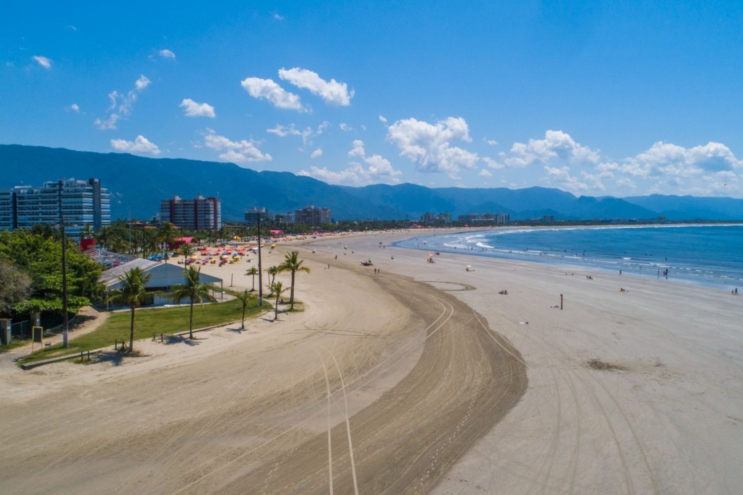 Dois corpos são encontrados boiando no mar de Bertioga, SP