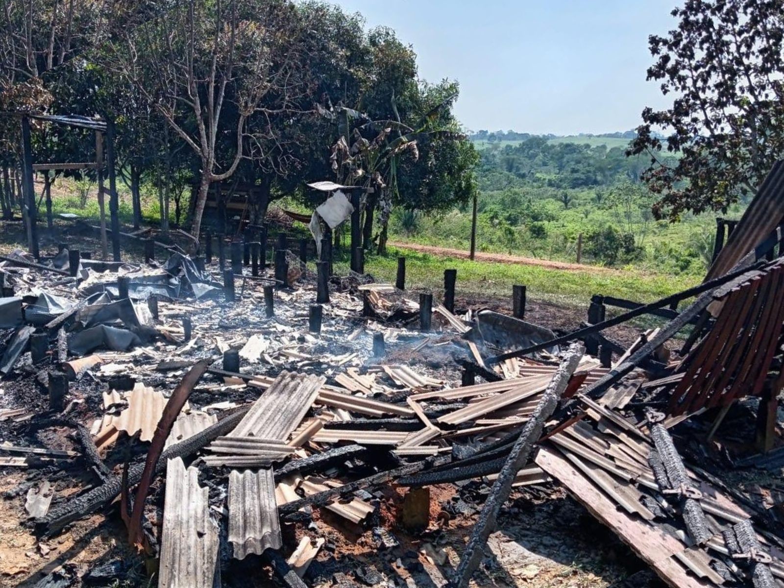 Briga entre irmãos termina com casa incendiada no interior do Acre