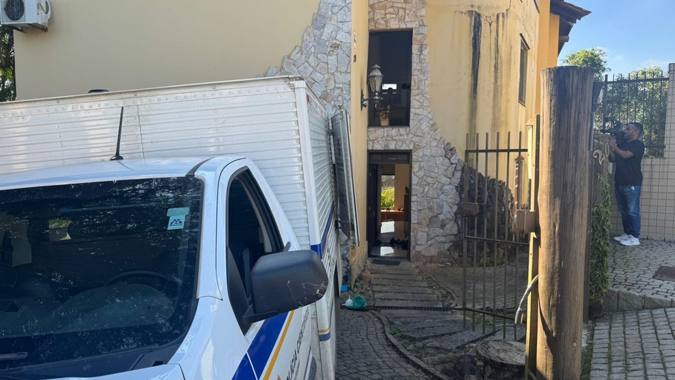 Homem mata mulher, dois enteados e atira em sogra em Joinville — Foto: Beto Lima/CBN Joinville