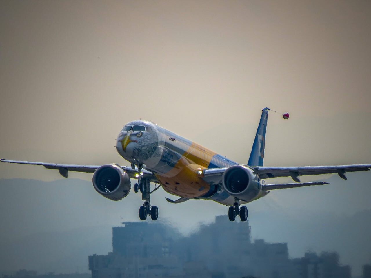 Embraer anuncia venda de 50 aviões por US$ 4,4 bilhões para companhia aérea americana