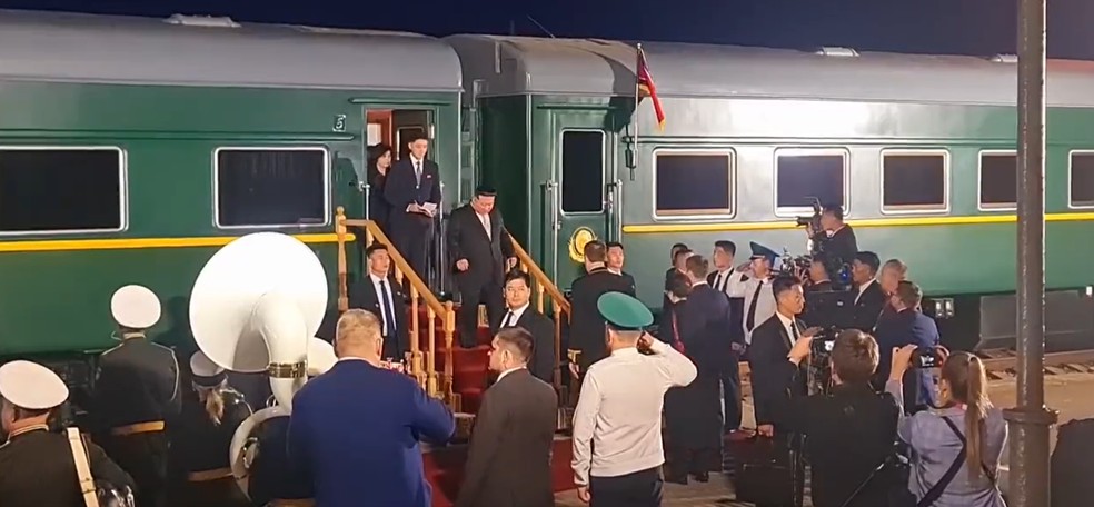 Lder norte-coreano, Kim Jong-un, desembarca em estao ferroviria na Rssia em 12 de setembro de 2023 — Foto: Reproduo/RIA NOVOSTI