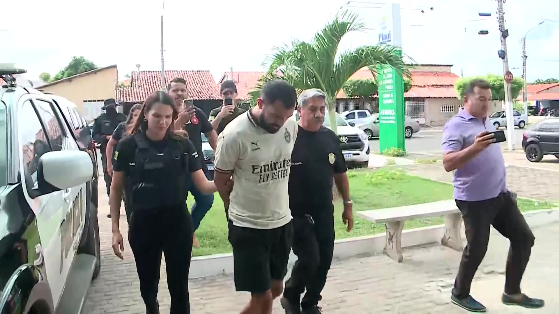 Treinador de futsal é preso suspeito de importunar sexualmente adolescentes de escolinha no litoral do Piauí
