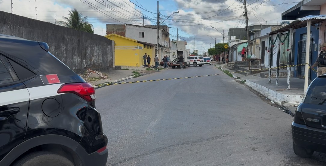 Irmão de vereador de cidade na Região Metropolitana de João Pessoa é morto 
em frente à casa do pai, em Santa Rita