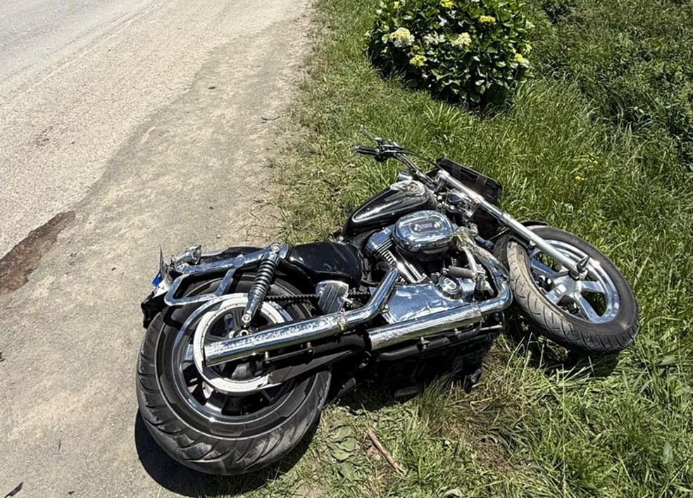 Motocicleta foi atingida por trator em SC — Foto: Arquivo pessoal