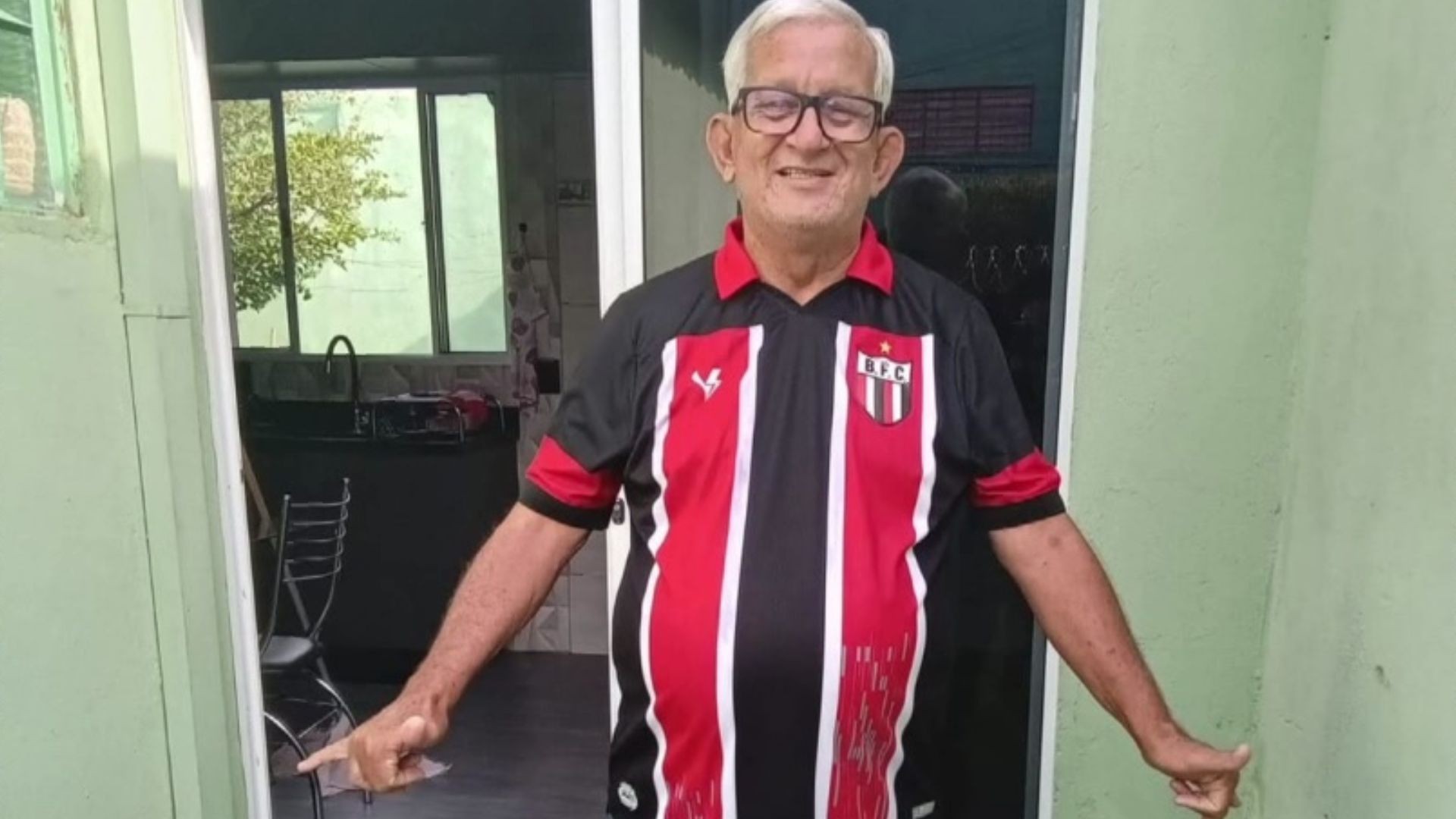 Torcedor que passou mal e morreu em estádio era apaixonado pelo Botafogo-SP e já tinha feito cirurgia no coração, diz esposa